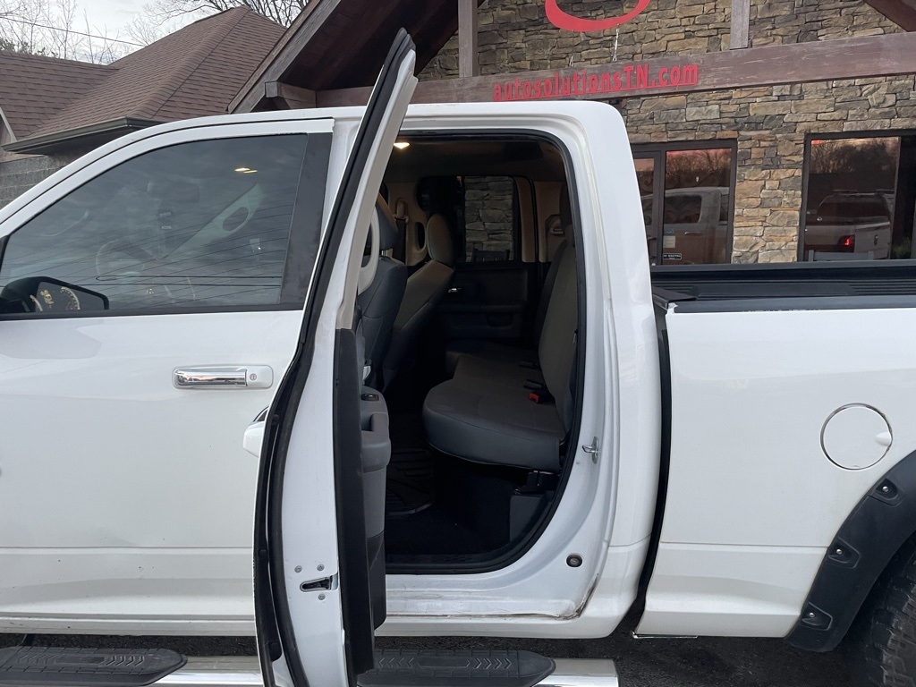 RAM 1500 2WD Quad Cab 140.5" SLT 2016