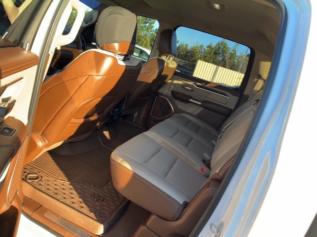 RAM 1500 Laramie 4x2 Crew Cab 5'7" Box 2019