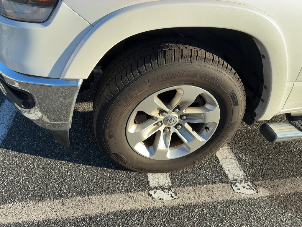 RAM 1500 Laramie 4x2 Crew Cab 5'7" Box 2019