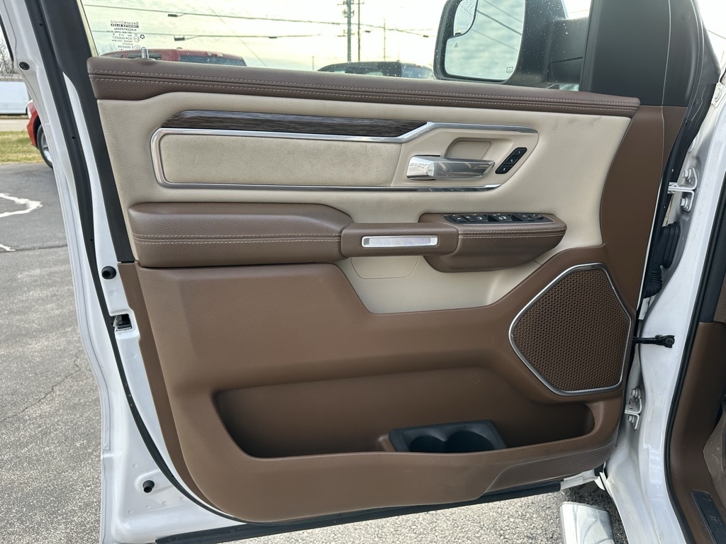 RAM 1500 Laramie 4x2 Crew Cab 5'7" Box 2019