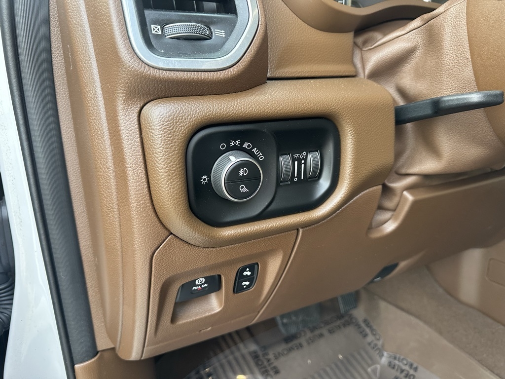 RAM 1500 Laramie 4x2 Crew Cab 5'7" Box 2019