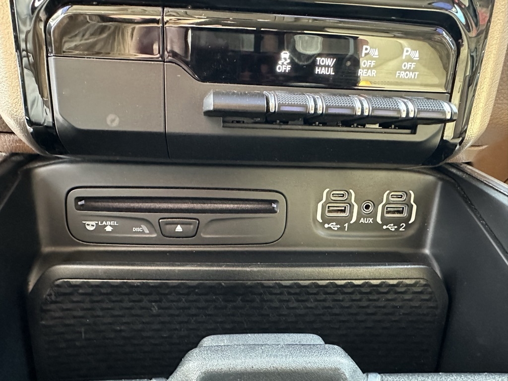 RAM 1500 Laramie 4x2 Crew Cab 5'7" Box 2019