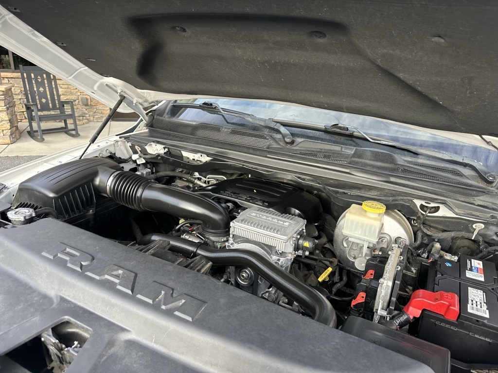 RAM 1500 Laramie 4x2 Crew Cab 5'7" Box 2019