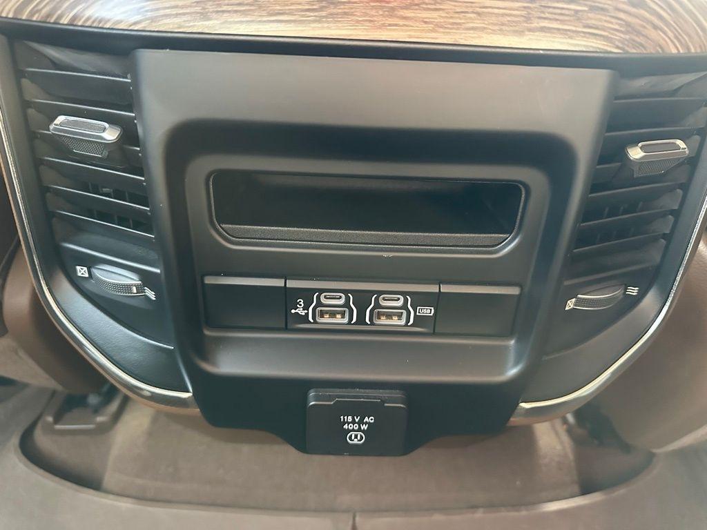 RAM 1500 Laramie 4x2 Crew Cab 5'7" Box 2019