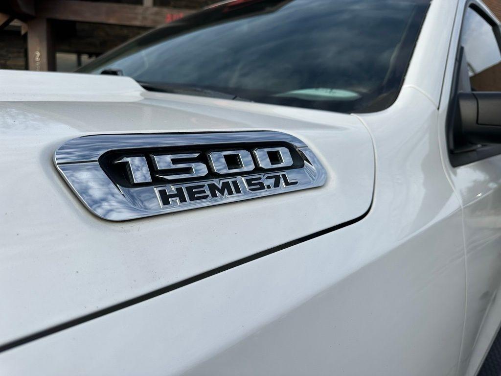 RAM 1500 Laramie 4x2 Crew Cab 5'7" Box 2019