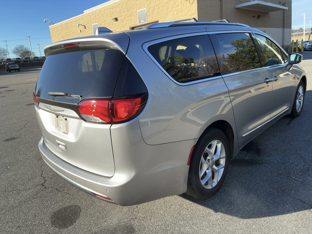 Chrysler Pacifica Touring-L Plus FWD 2017