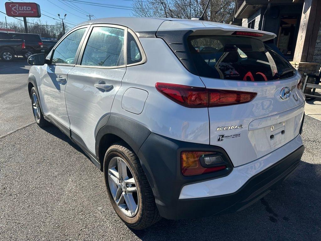 Hyundai Kona SE Auto FWD 2021