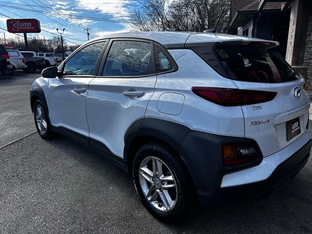 Hyundai Kona SE Auto FWD 2021