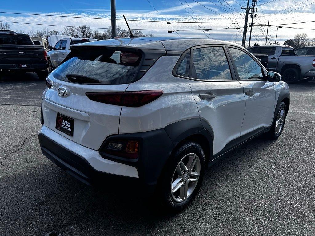 Hyundai Kona SE Auto FWD 2021