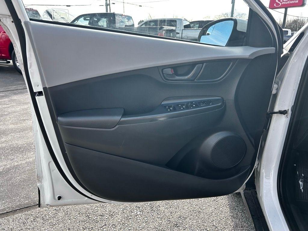 Hyundai Kona SE Auto FWD 2021