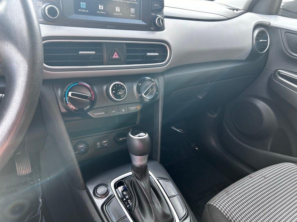 Hyundai Kona SE Auto FWD 2021