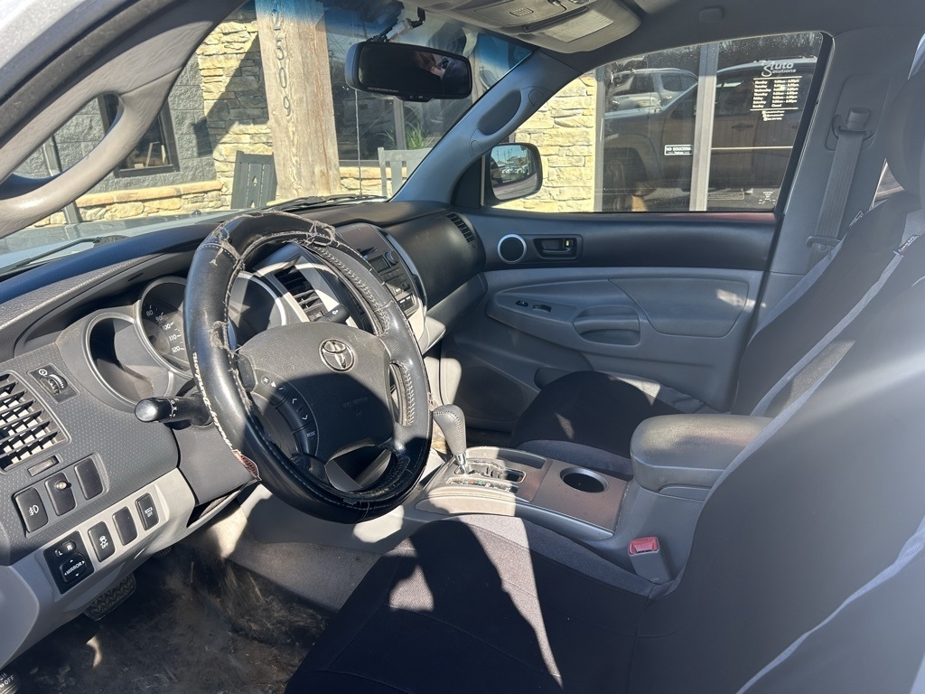 Toyota Tacoma 4WD Double LB V6 AT (Natl) 2010