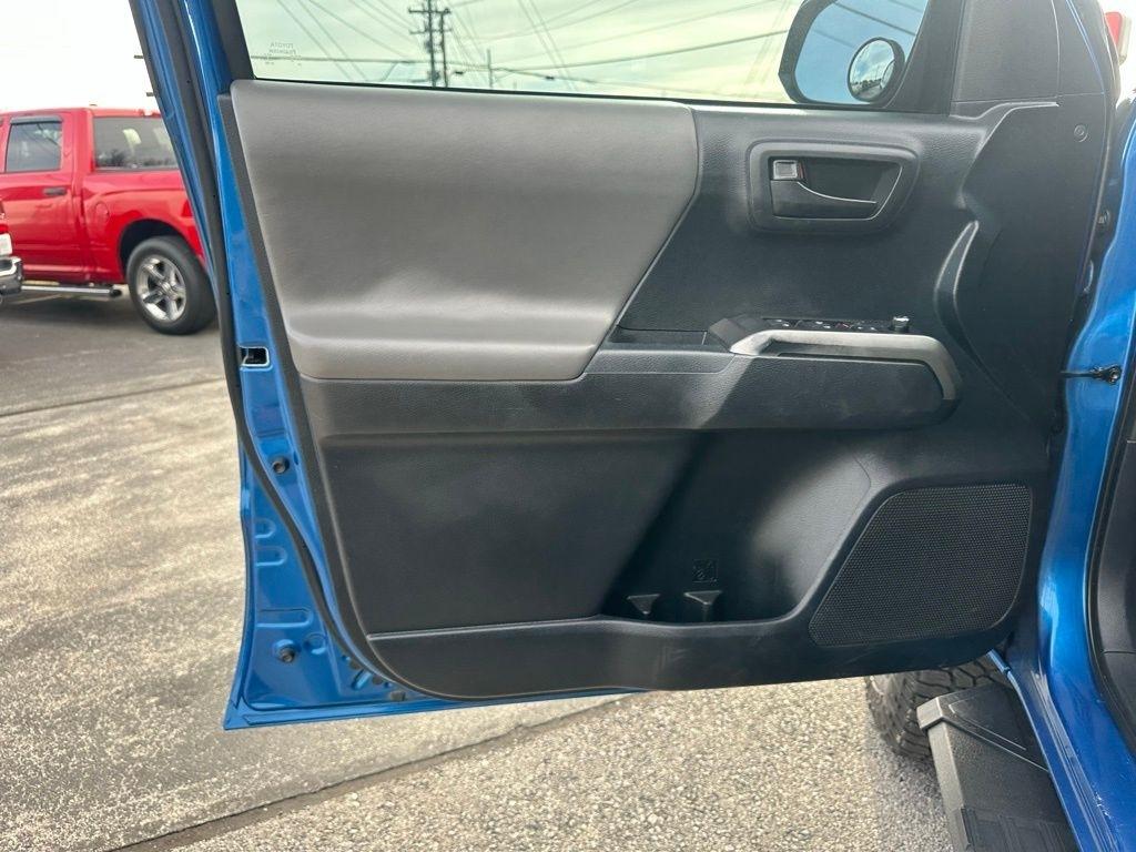 Toyota Tacoma SR5 Double Cab 5' Bed I4 4x2 AT (Natl) 2018