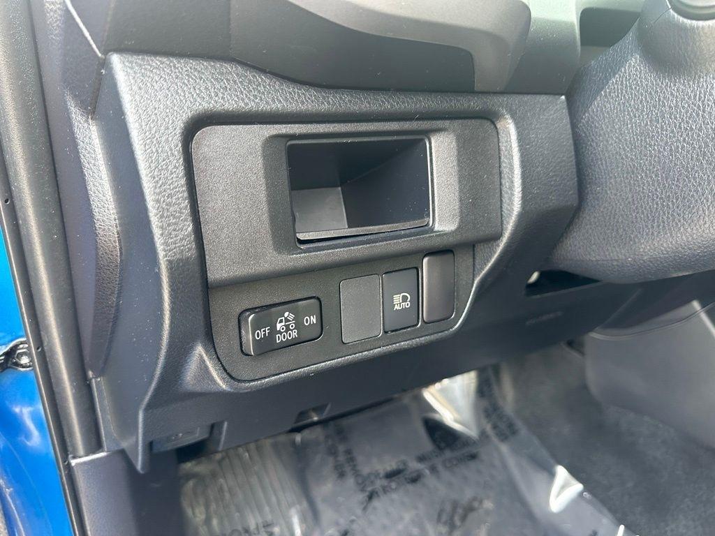 Toyota Tacoma SR5 Double Cab 5' Bed I4 4x2 AT (Natl) 2018