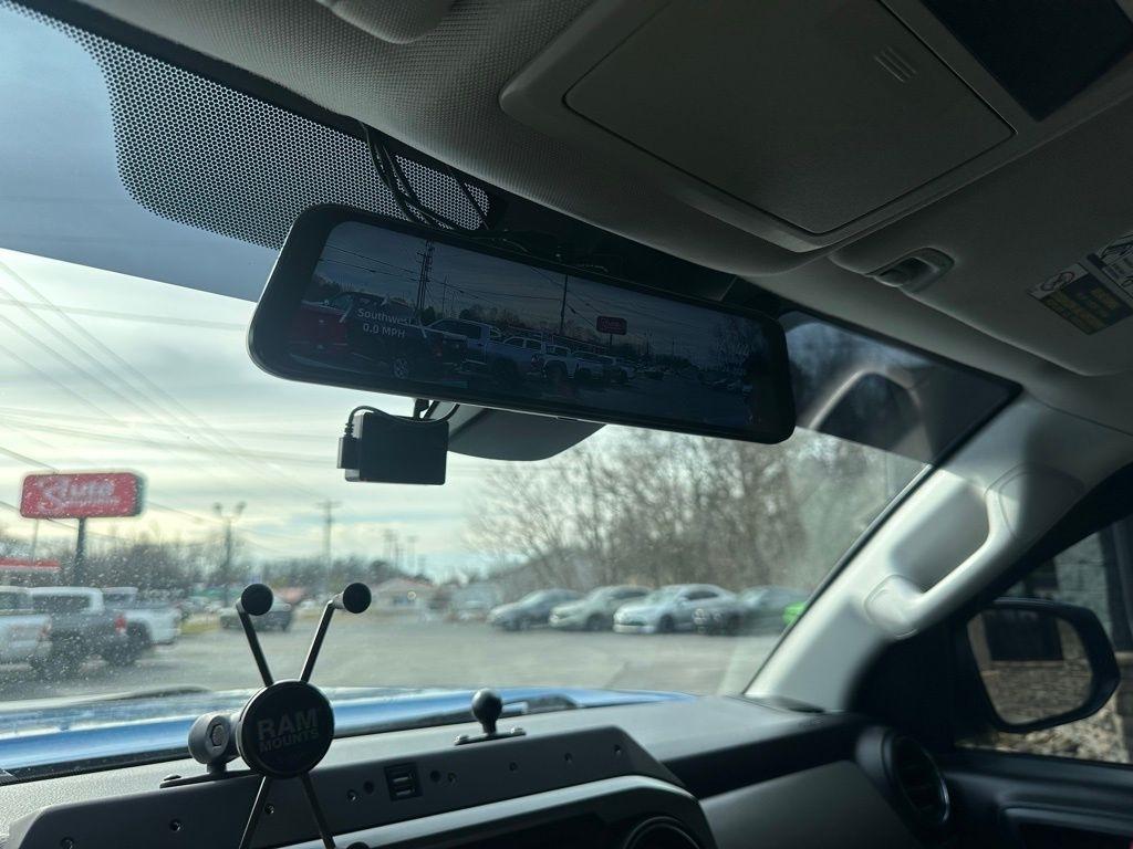 Toyota Tacoma SR5 Double Cab 5' Bed I4 4x2 AT (Natl) 2018