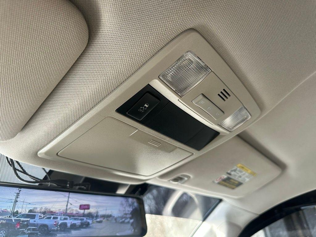 Toyota Tacoma SR5 Double Cab 5' Bed I4 4x2 AT (Natl) 2018