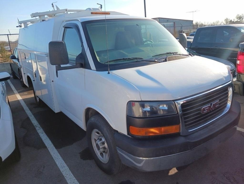 GMC Savana Commercial Cutaway 3500 Van 139" 2016