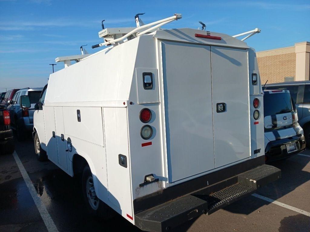 GMC Savana Commercial Cutaway 3500 Van 139" 2016