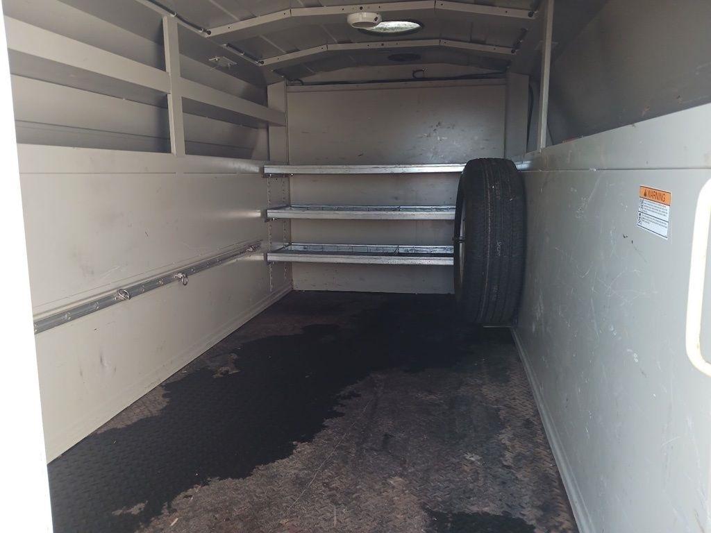 GMC Savana Commercial Cutaway 3500 Van 139" 2016