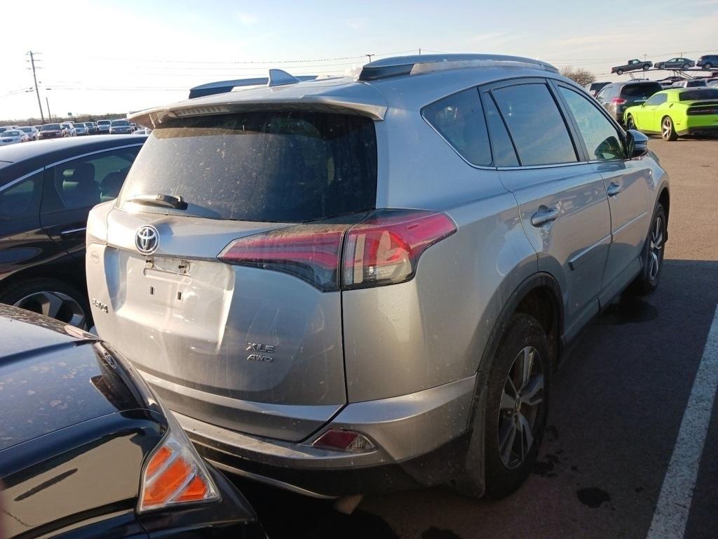 Toyota RAV4 XLE AWD (Natl) 2017