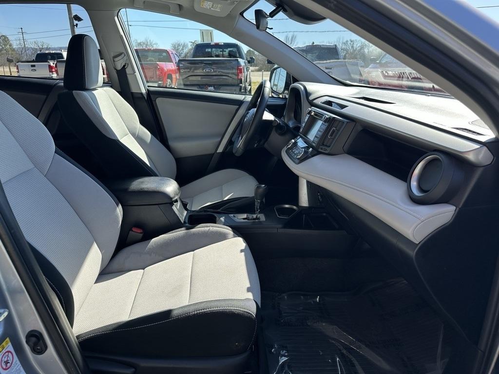 Toyota RAV4 XLE AWD (Natl) 2017