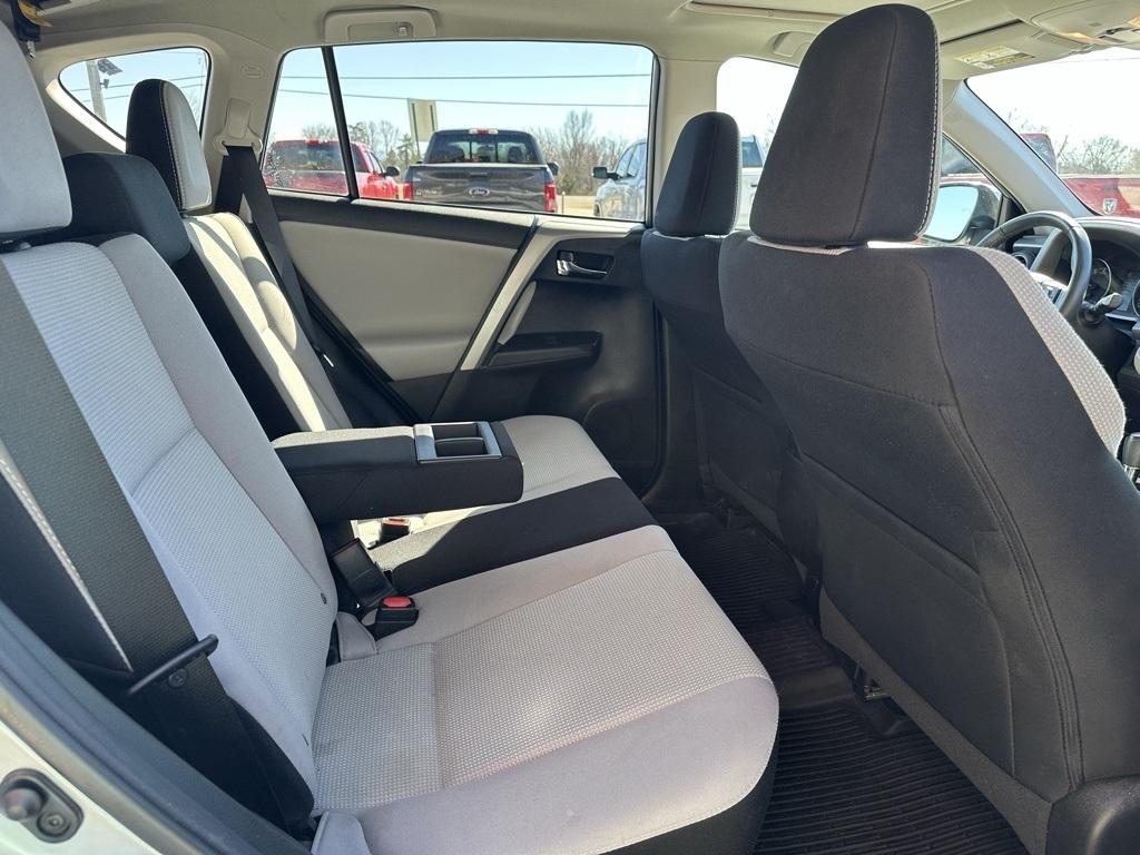 Toyota RAV4 XLE AWD (Natl) 2017