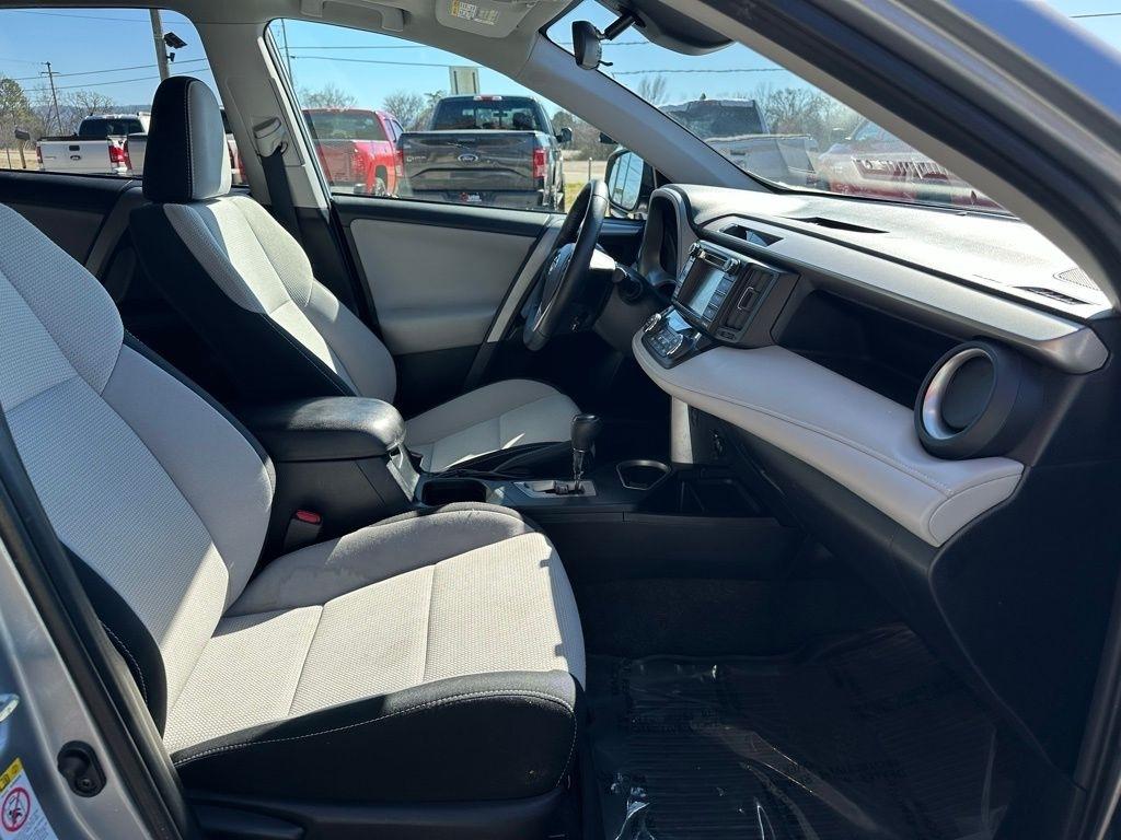 Toyota RAV4 XLE AWD (Natl) 2017