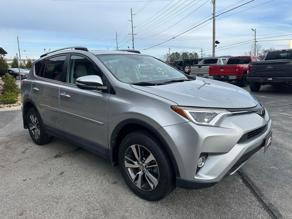 Toyota RAV4 XLE AWD (Natl) 2017