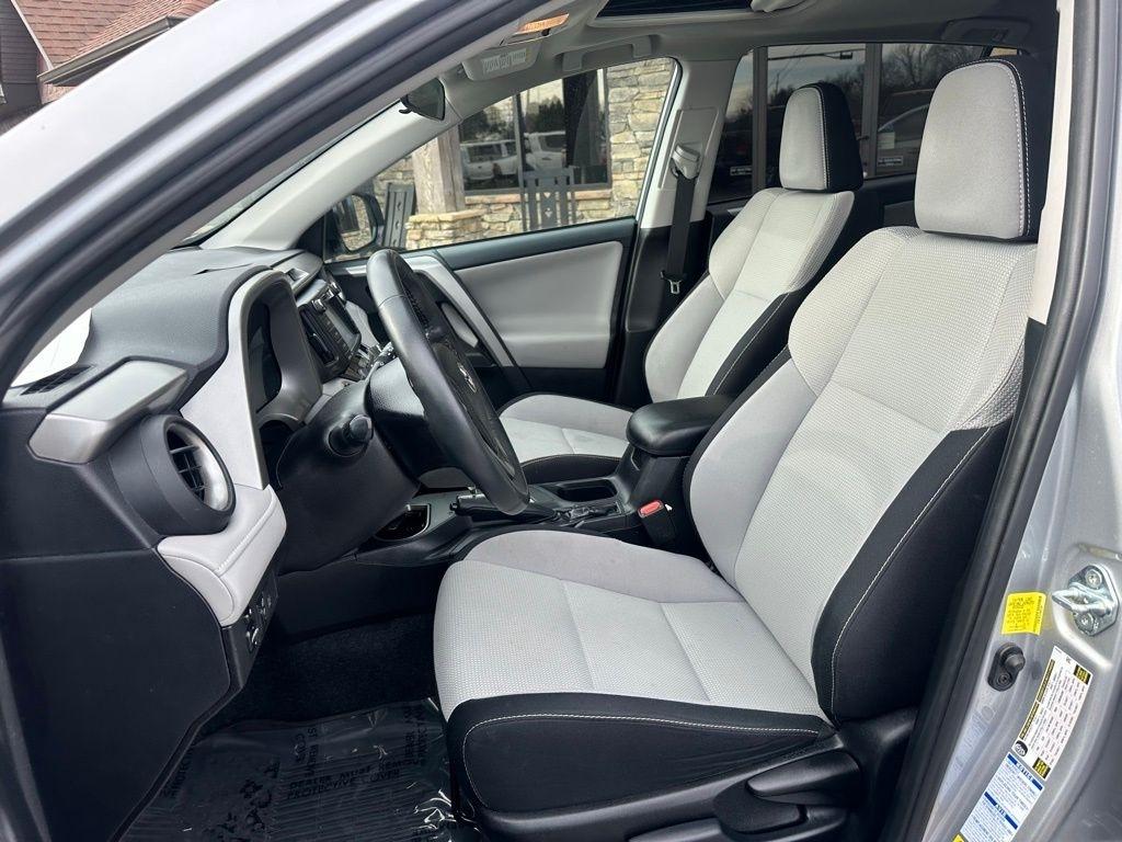 Toyota RAV4 XLE AWD (Natl) 2017