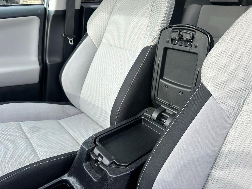 Toyota RAV4 XLE AWD (Natl) 2017