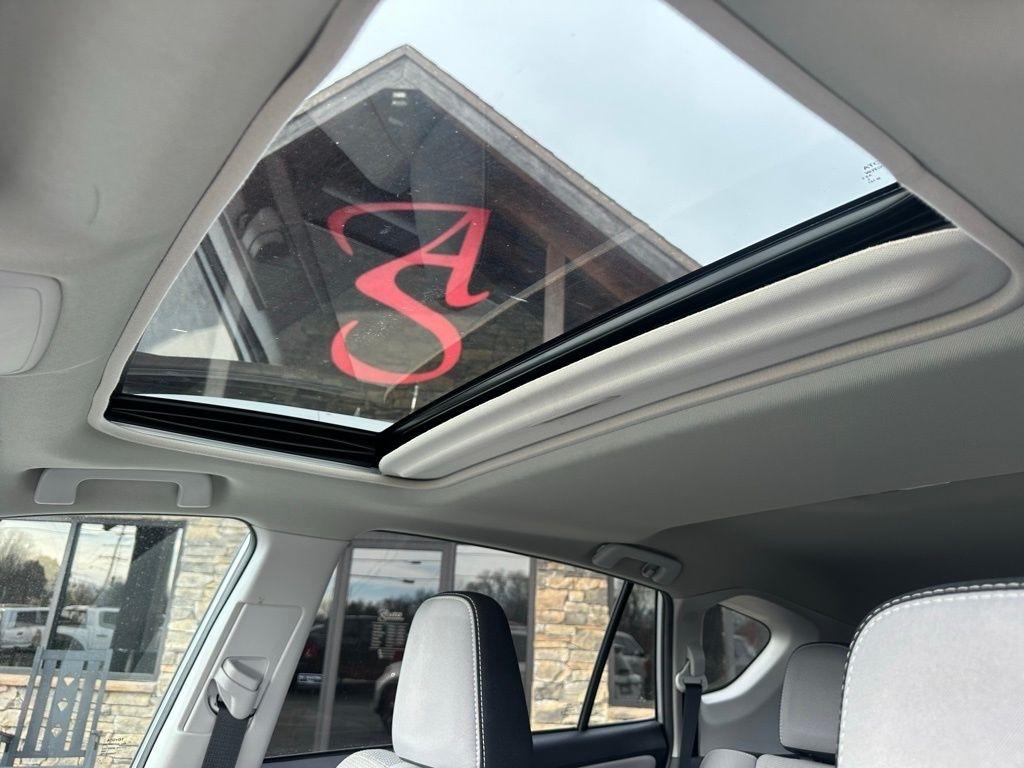 Toyota RAV4 XLE AWD (Natl) 2017