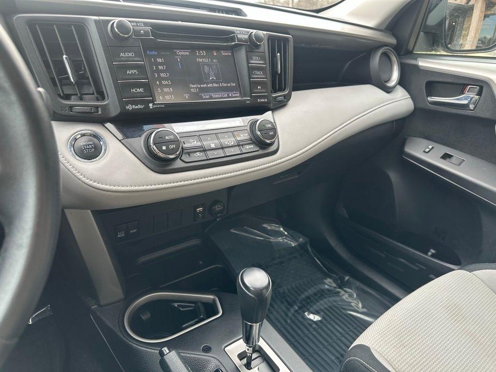 Toyota RAV4 XLE AWD (Natl) 2017