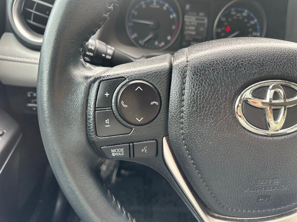 Toyota RAV4 XLE AWD (Natl) 2017