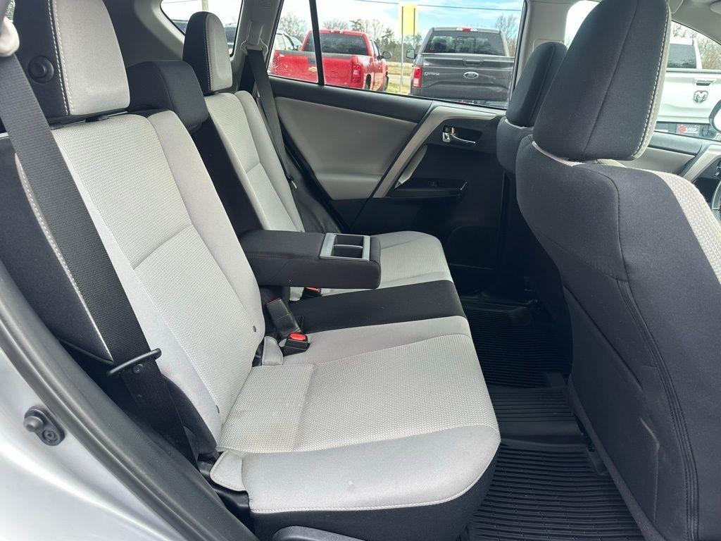 Toyota RAV4 XLE AWD (Natl) 2017