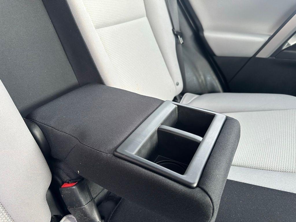 Toyota RAV4 XLE AWD (Natl) 2017