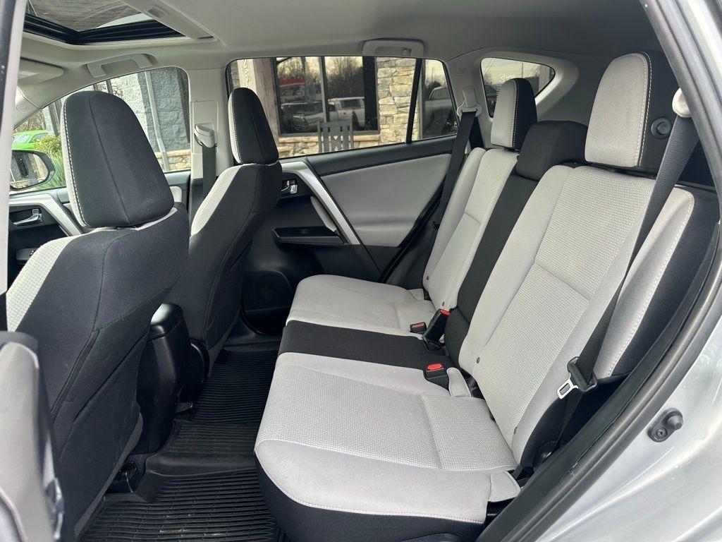 Toyota RAV4 XLE AWD (Natl) 2017