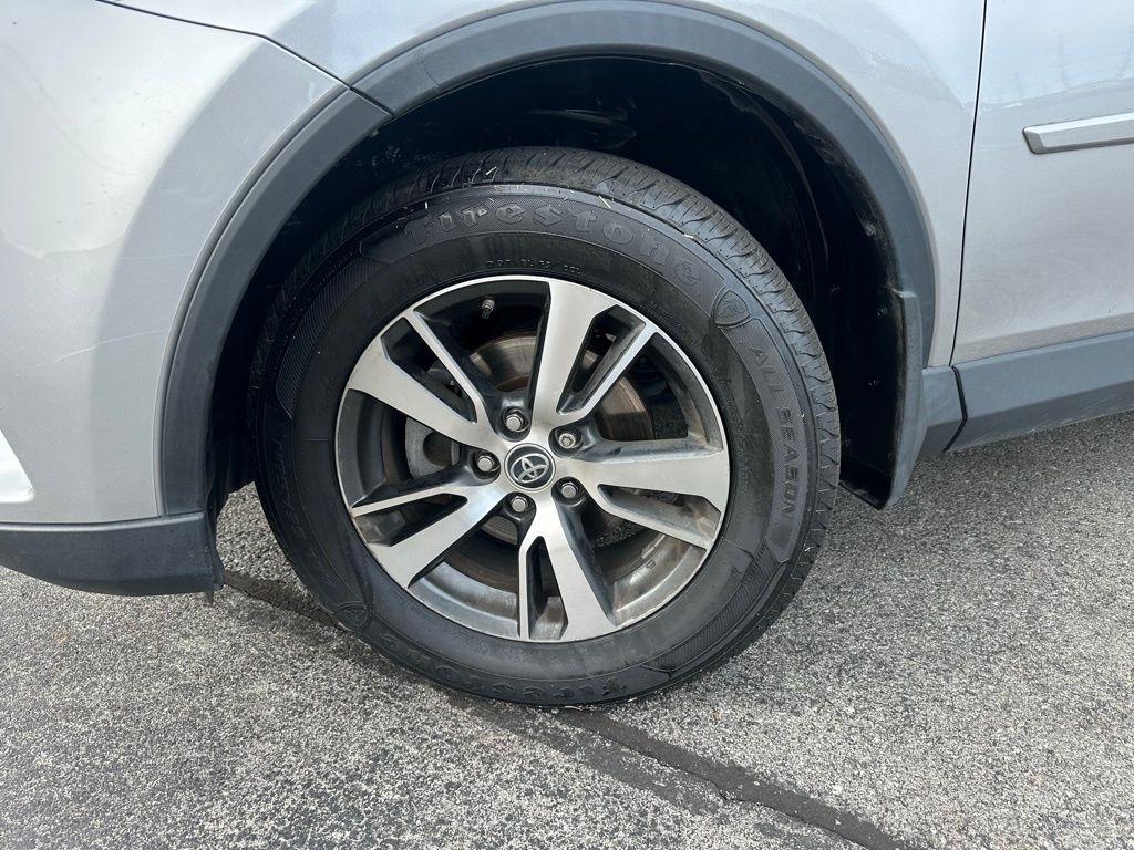 Toyota RAV4 XLE AWD (Natl) 2017