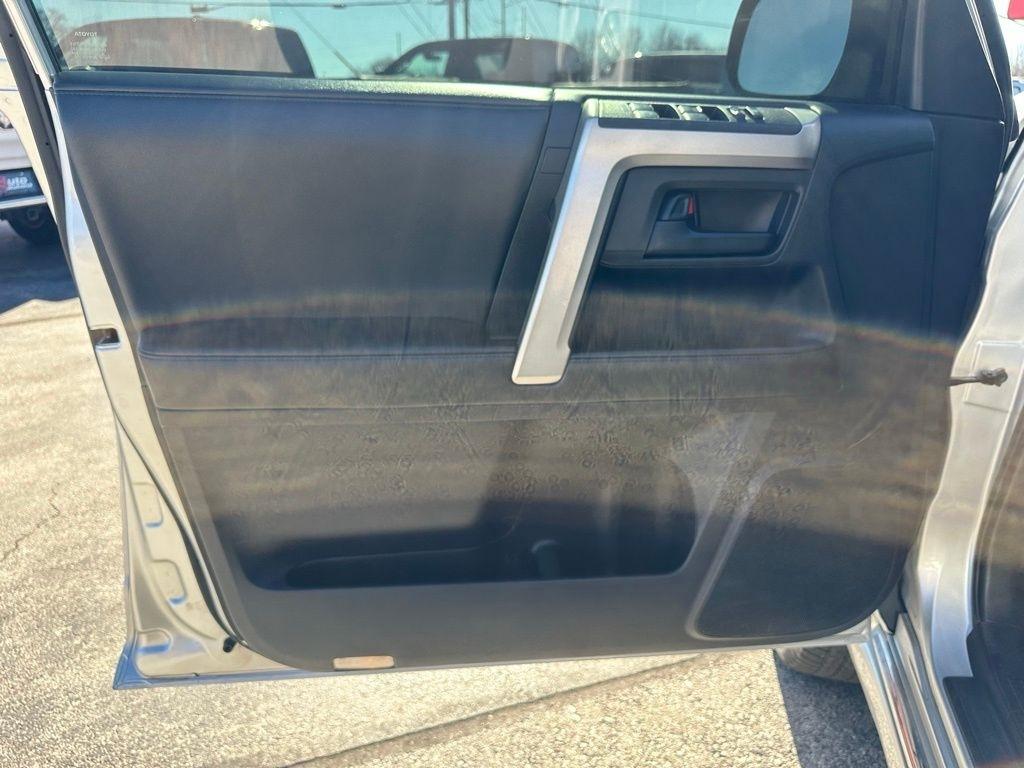 Toyota 4Runner 4WD 4dr V6 Limited (Natl) 2010