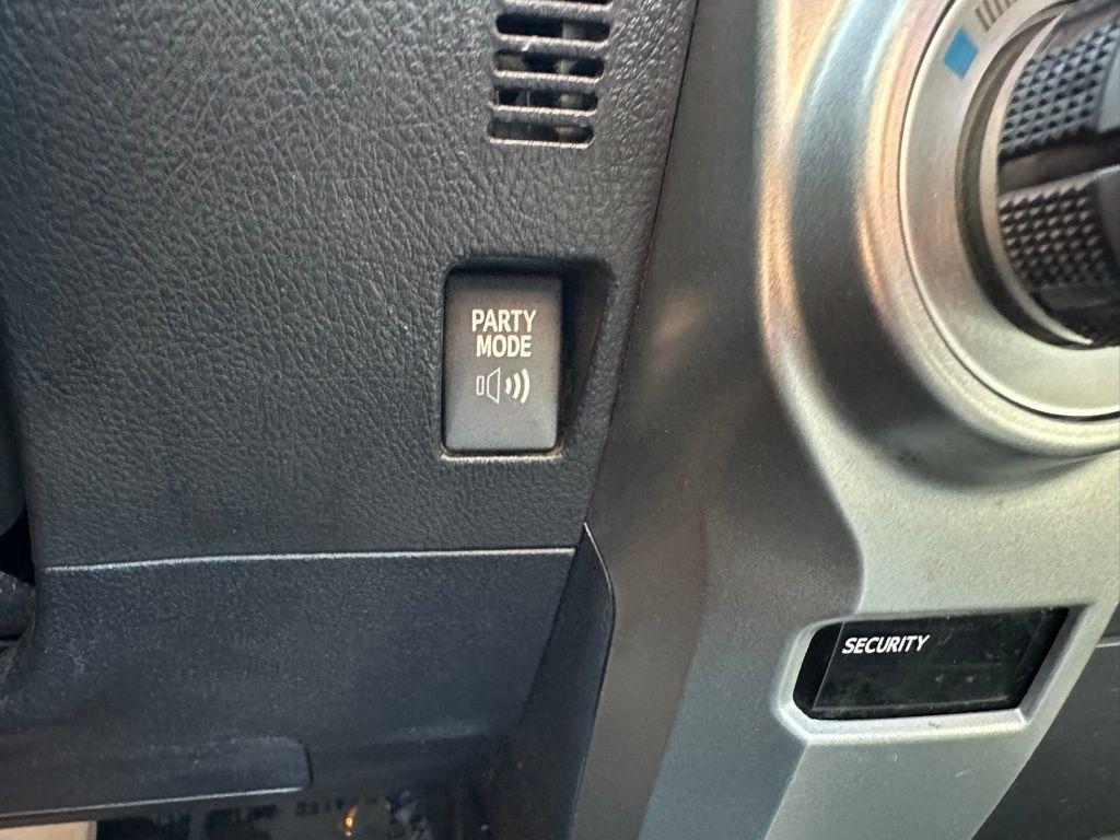 Toyota 4Runner 4WD 4dr V6 Limited (Natl) 2010