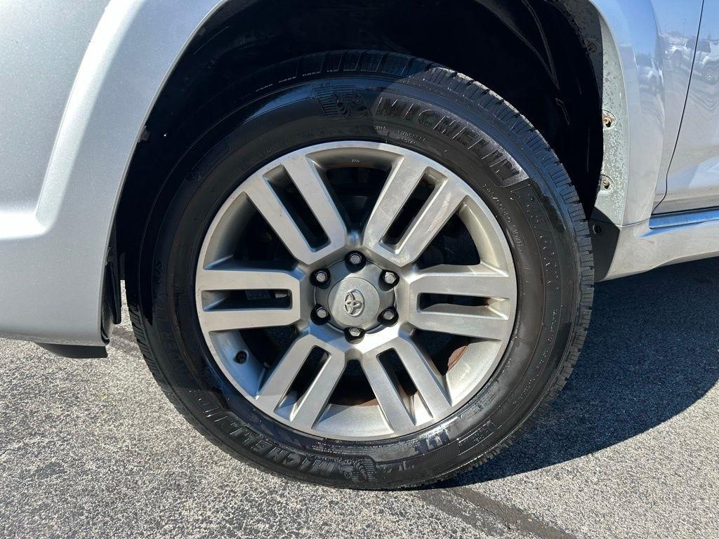 Toyota 4Runner 4WD 4dr V6 Limited (Natl) 2010