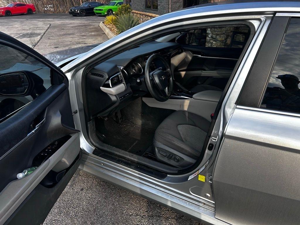 Toyota Camry XLE Auto (Natl) 2018