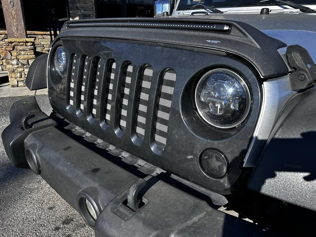 Jeep Wrangler Unlimited 4WD 4dr Sport 2011