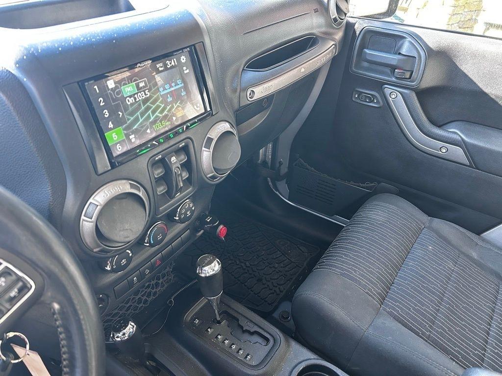 Jeep Wrangler Unlimited 4WD 4dr Sport 2011