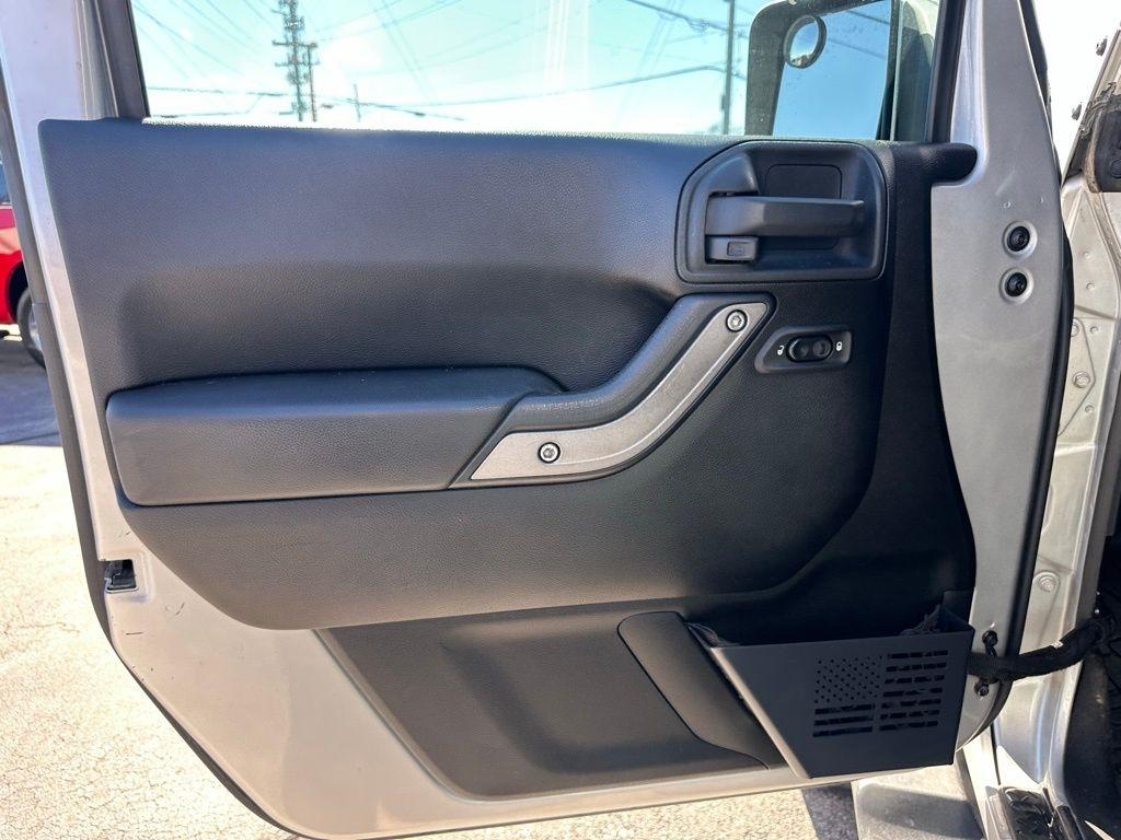 Jeep Wrangler Unlimited 4WD 4dr Sport 2011