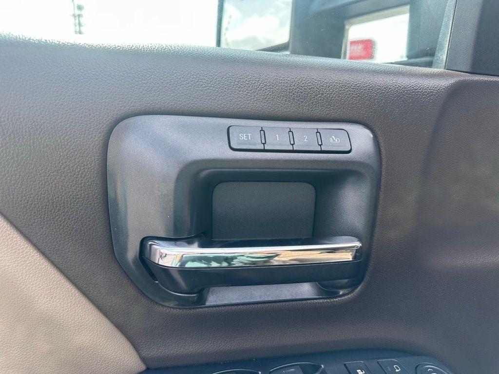 Chevrolet Silverado 3500HD 4WD Crew Cab 153.7" LTZ 2015