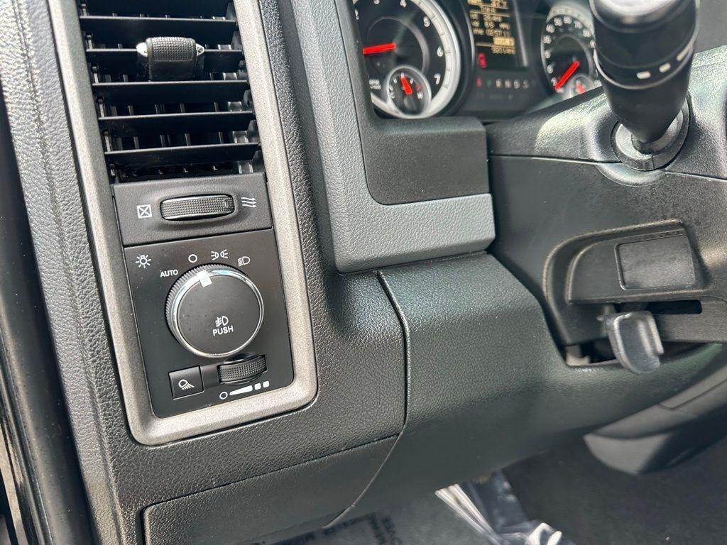 RAM 1500 2WD Reg Cab 120.5" Express 2014