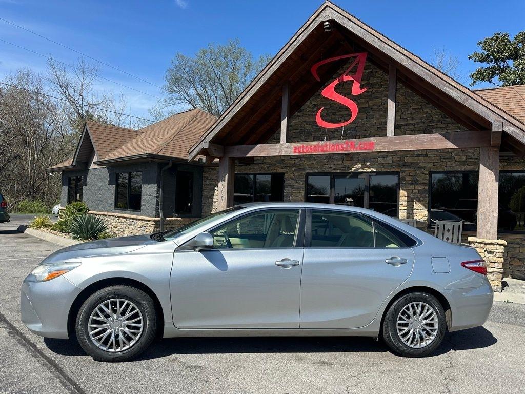 Toyota Camry 4dr Sdn I4 Auto XLE (Natl) 2015