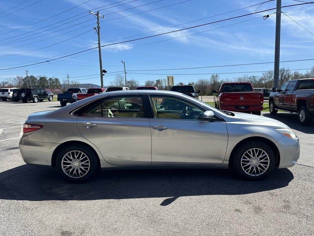 Toyota Camry 4dr Sdn I4 Auto XLE (Natl) 2015