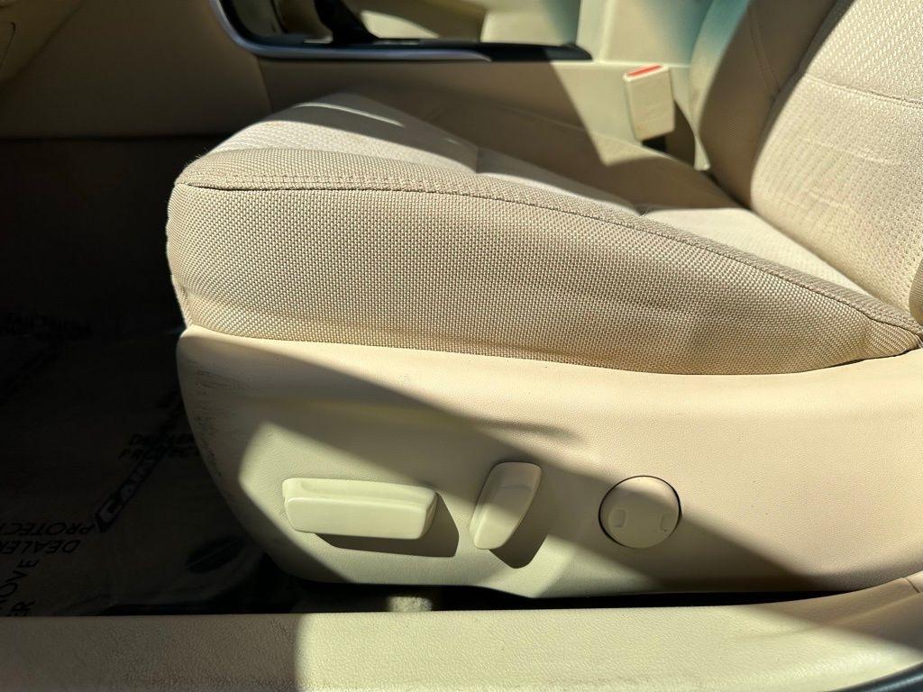 Toyota Camry 4dr Sdn I4 Auto XLE (Natl) 2015