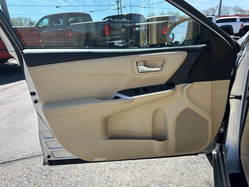 Toyota Camry 4dr Sdn I4 Auto XLE (Natl) 2015